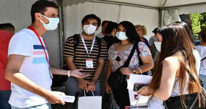 İzmir Büyükşehir Belediyesi, üniversite tercihinde gençlerin yanında