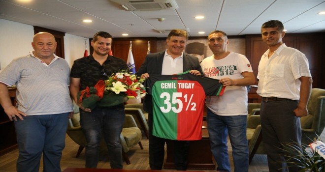 Karşıyaka Taraftarlar Derneği Başkan Tugay'ı ziyaret etti