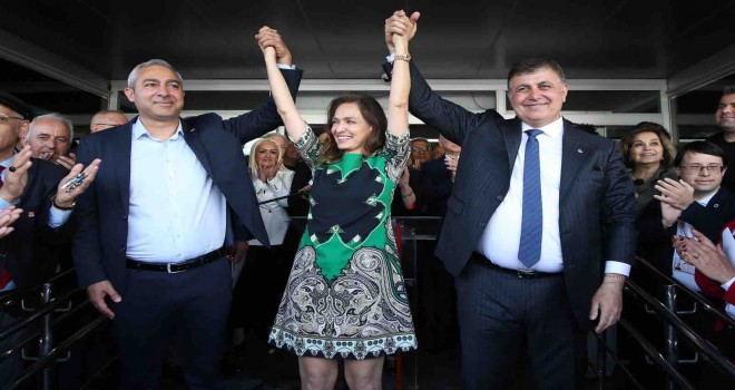 Dr. Cemil Tugay, Karşıyaka’daki görevini B. Yıldız Ünsal’a devretti