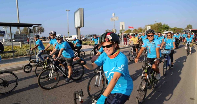 İzmir eğitime pedallıyor