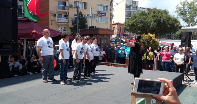 Kanatsız Melekler sahnede büyük alkış aldı