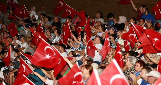 Karşıyaka'da 9 Eylül coşkuyla kutlandı