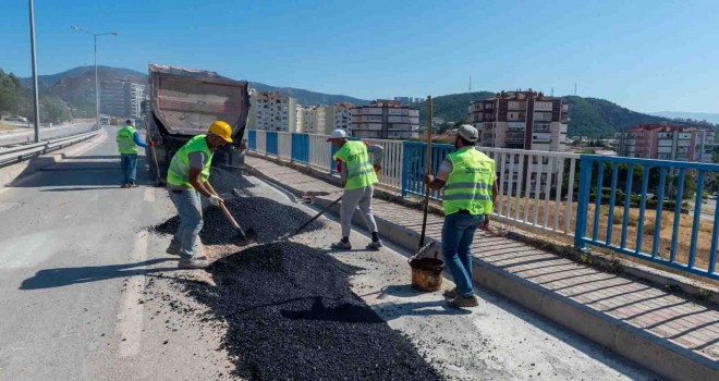 Karşıyaka'da yağmur suyu hattı çalışmaları sürüyor