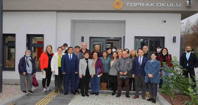 Efes Tarlası Yaşam Köyü'nde zeytinyağı tadım atölyesi