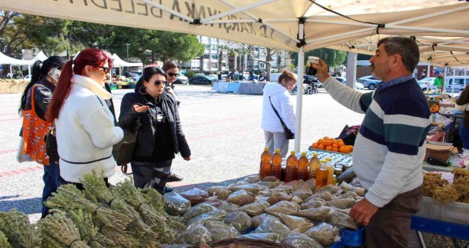 Karşıyaka'da ''Yerel Üretici Buluşması'' devam ediyor