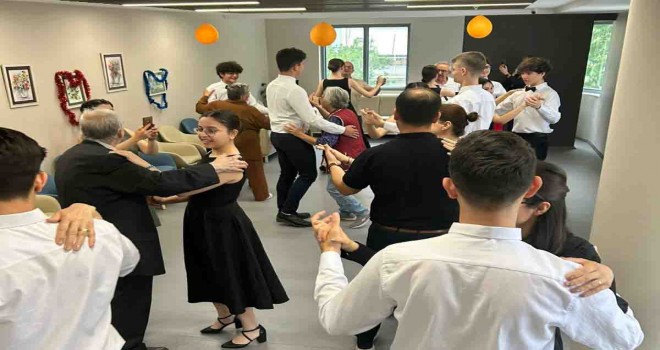 Karşıyaka'da çınarlar ve gençler buluştu