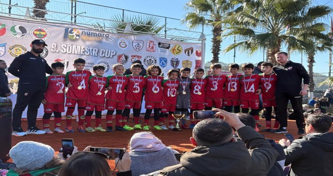 Karşıyaka U11 Futbol Takımı 9. Sömestr Cup'ta şampiyon