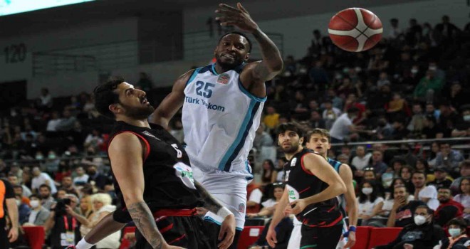 Pınar Karşıyaka, Türk Telekom'a son saniyede kaybetti