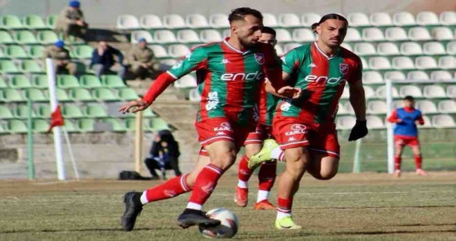 Karşıyaka krizlere rağmen takipte...