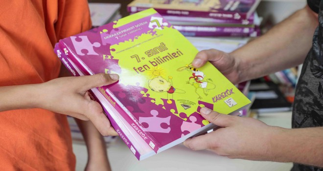 Seferihisar Belediyesi’nden kitap seferberliği