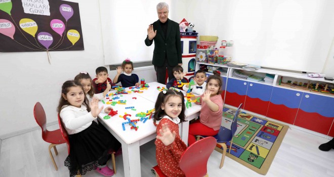 Nar çiçeklerinde tatil zamanı