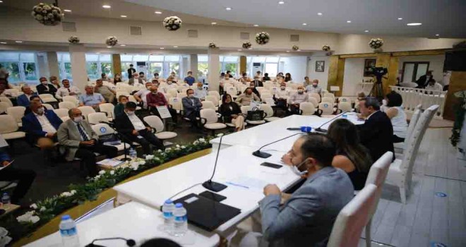 Batur: Konak Belediyesi’nin ayakları yere sağlam basıyor