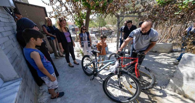 Bisikletleri yanan çocuklara Büyükşehir'den yeni bisiklet