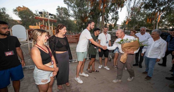 Başkan Soyer 20. Gençlik Yaz Kampı’nı ziyaret etti