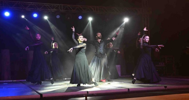 Ödüllü festival muhteşem gösteriyle başladı