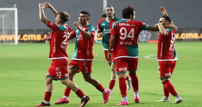 Karşıyaka, Pazarspor karşısında