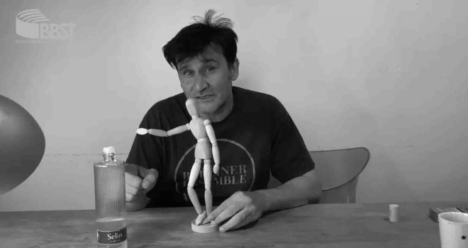 Bornovalı tiyatroculardan Korona mesajı