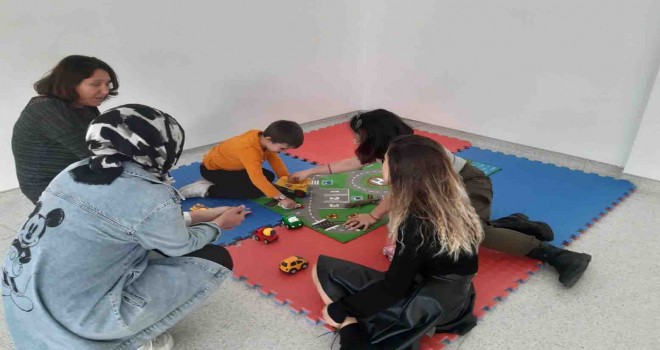 Ebeveyn Bilgi ve Eğitim Merkezi’nde eğitimler sürüyor