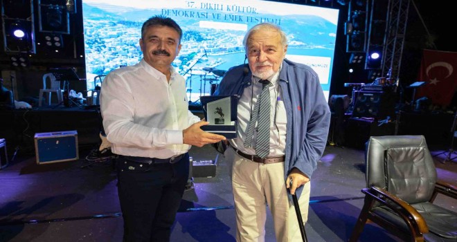 İlber Ortaylı ve Funda Arar Dikili'yi salladı