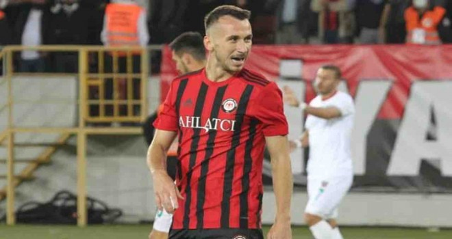 Karşıyaka'nın forvet arayışı sürüyor