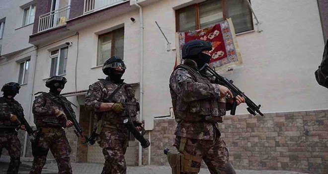 İzmir'de DEAŞ'a yönelik operasyonda 3 şüpheli yakalandı