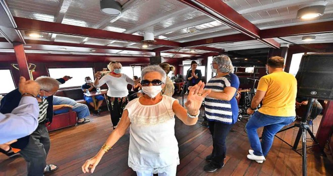 Huzurevi sakinleri Körfez turuna çıktı