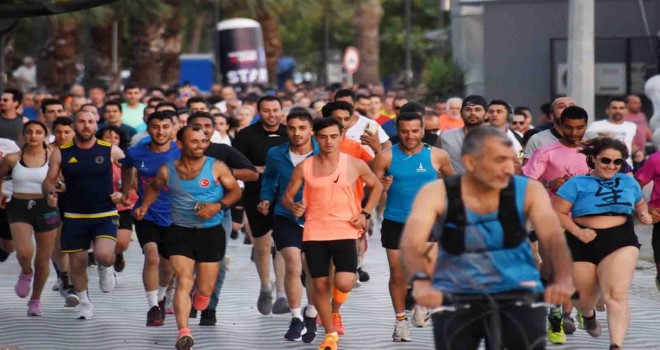 İzmirliler Bayraklı'dan Bostanlı'ya koştular