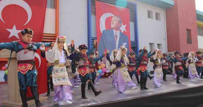 23 Nisan Nebahat Alparslan Karadavut İlkokulu'nda coşkuyla kutlandı