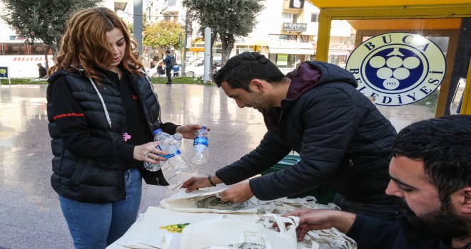 Pet şişeyi getir, bez çantayı götür