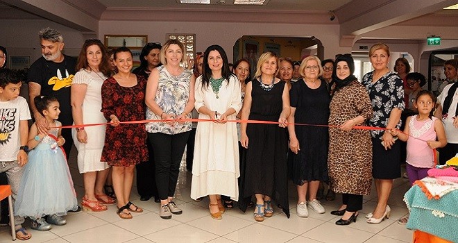 Yılmaz, Şehit Ahmet Oruç Ortaokulu'nun sergisini açtı