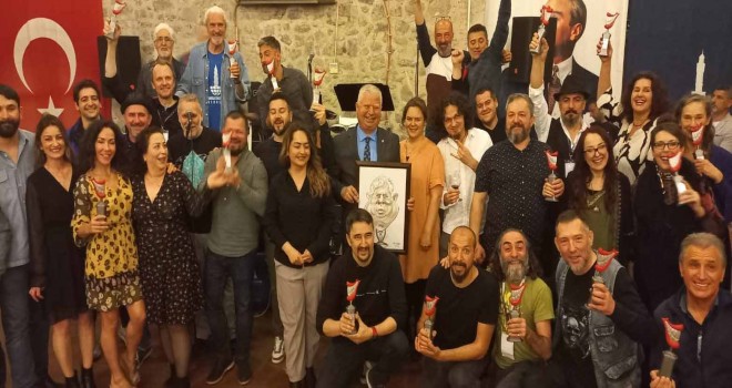 Dünyaca ünlü karikatüristler İzmirliler için çizdi