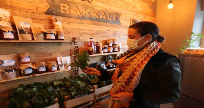 Efes Tarlası Bakkalı'na ıspanak geldi