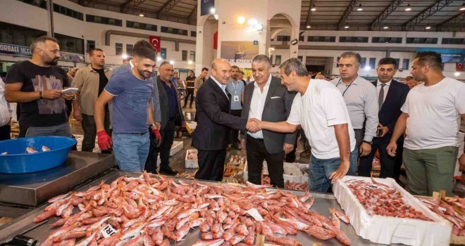 İzmirli balıkçılar sezonu açtı