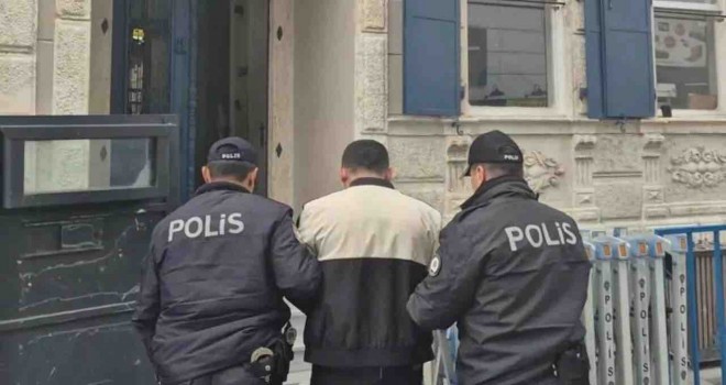 Uyuşturucu ticaretinden aranan şahıs Karşıyaka'da yakalandı