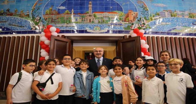 İktisat kongresi binasının ilk konuğu çocuklar