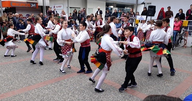 27. Uluslararası Karşıyaka Çocuk Şenliği devam ediyor...