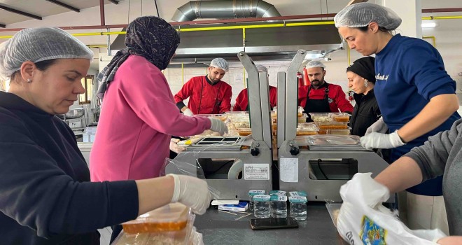 Menemen'in kazanlarında bereket ve dayanışma kaynıyor