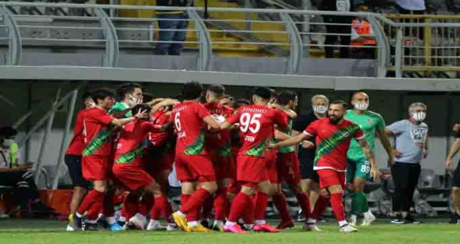 Karşıyaka 5 futbolcuya teklifini sundu