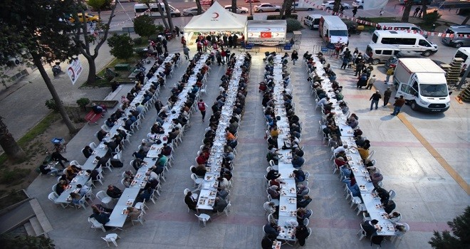 Karşıyaka’da Onan’dan 750 kişilik sofra