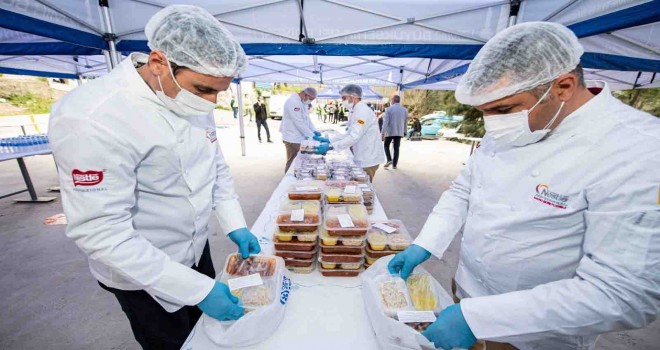İzmir Dayanışması ''Ramazan sofralarında iftar bereketi''yle büyüyor