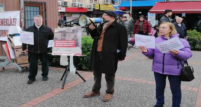 Karşıyaka'da emekliler yine sokaktaydı...