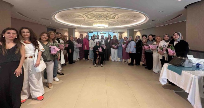 AK Parti Karşıyaka Kadın Kolları’ndan Anneler Günü programı