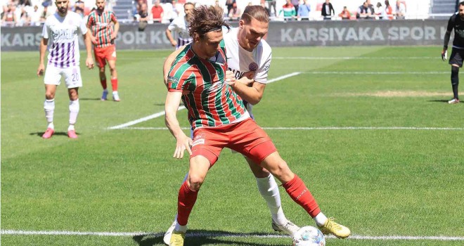 Karşıyaka evinde üzgün...