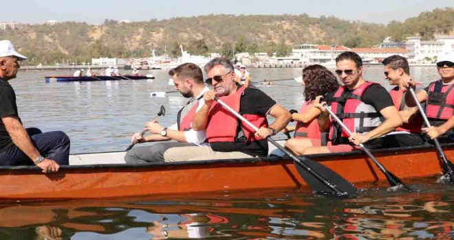 Bayraklı denize açıldı