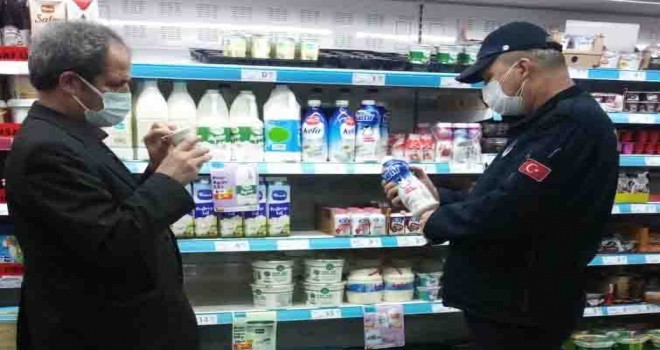 Bergama’daki marketlere belediyeden fiyat ve etiket denetimi