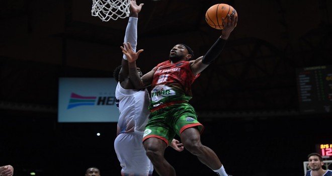 Pınar Karşıyaka, İtalya'dan galibiyetle dönüyor