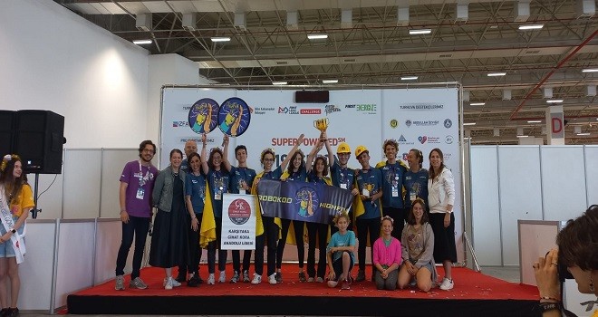 Cihat Kora Lisesi Robotik Kodlamada Türkiye Şampiyonu...