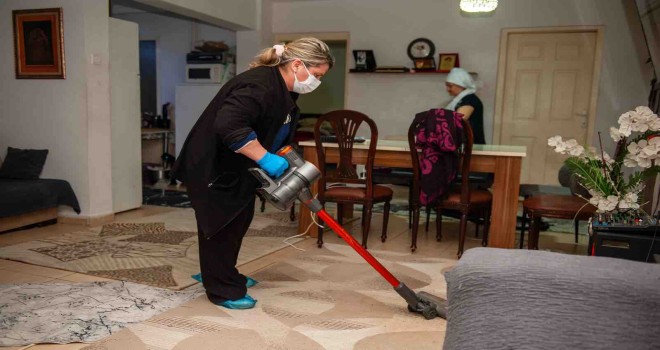 Karşıyaka’da evde temizlik hizmeti başladı