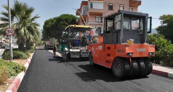 İzmir Büyükşehir yol bakım ve yenileme çalışmaları sürdürüyor