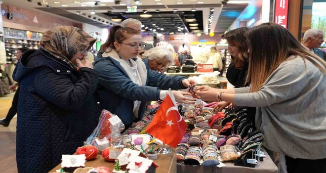 Gaziemirli kadınların el emeği ürünleri Sevgililer Günü Sergisi’nde